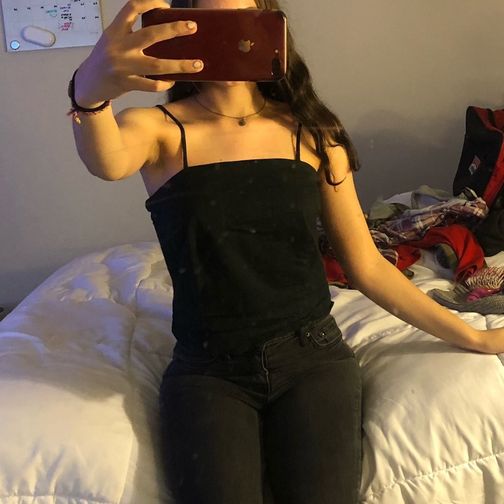 black cropped tank
